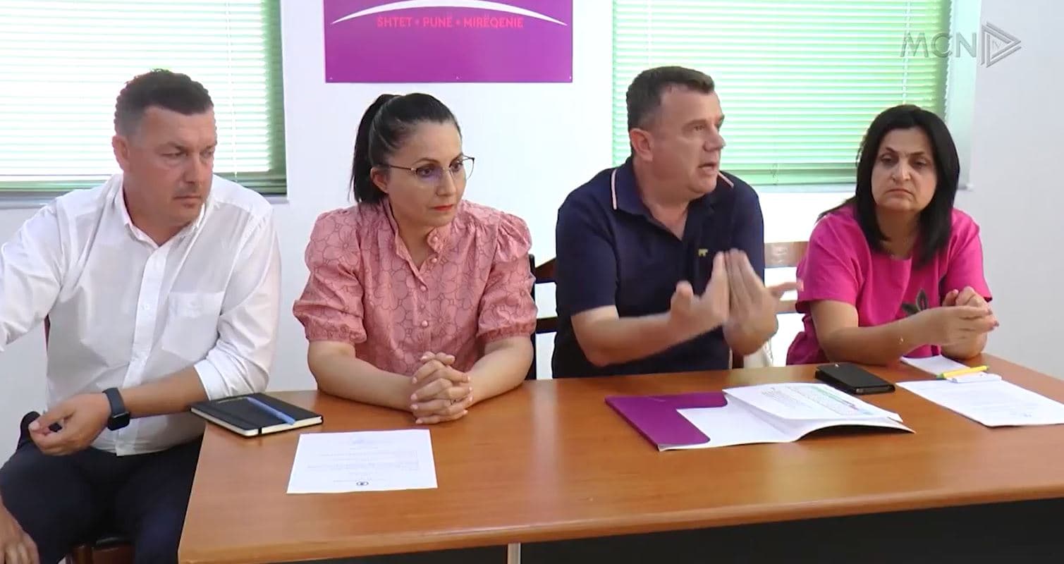 ‘Korrupsion vetëm nga “zyrtarucët” e PS/ Balla sulmon Sali Berishën për shpalljen non grata (VIDEO)