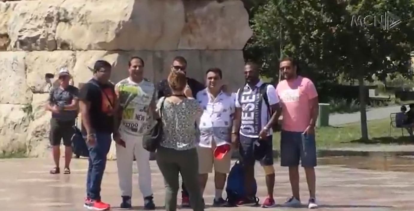 Temperaturat e larta nuk frenojnë turistët në Tiranë (VIDEO)