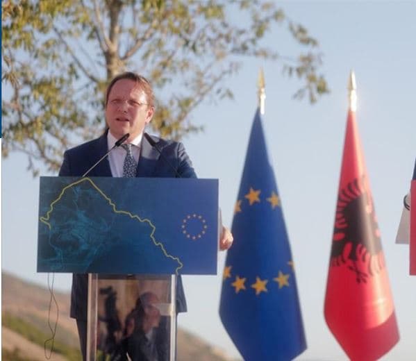  Miratimi i propozimit francez/ Varhely: Të martën mbahet konferenca e parë Ndërqeveritare