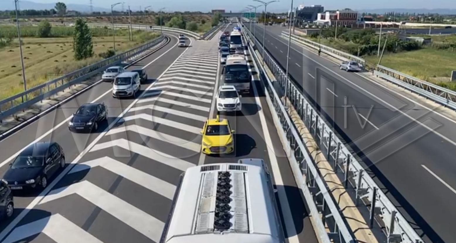 Fluks pushuesish drejt Shëngjinit dhe Tales, rëndohet trafiku (VIDEO)