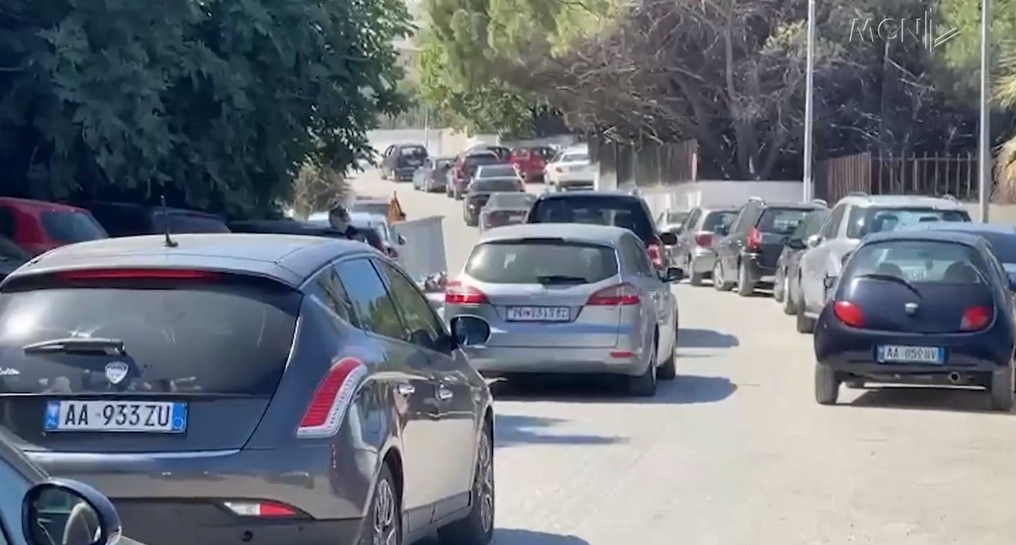 Dyndje drejt plazhit, rëndohet trafiku (VIDEO)