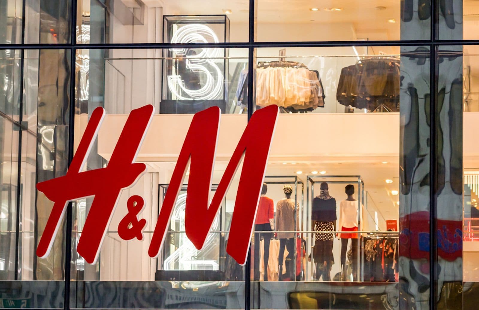 Largohet nga Rusia linja e veshjeve H&M