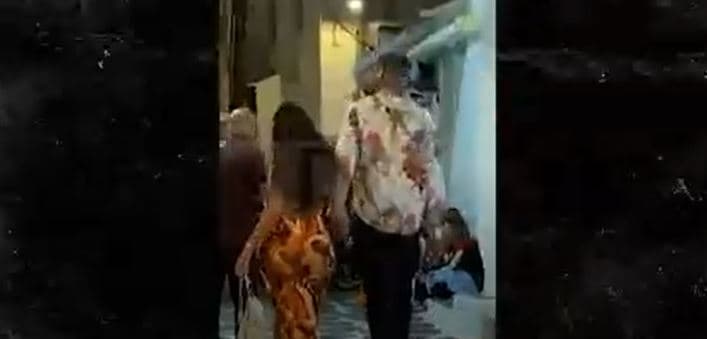 Në pritje të fëmijës së dytë me Khloe, Tristian shihet me një femër në Mykonos