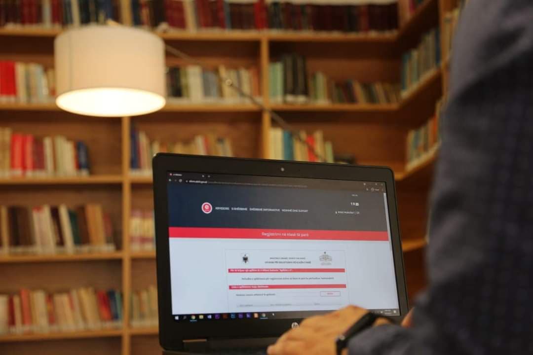 Kushi njofton afatin e ri për regjistrimet në klasa të para dhe të dhjeta