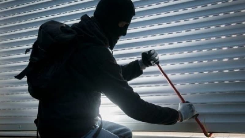 Thyente dhe vidhte dyqanet e Tiranës, arrestohet 35-vjeçari