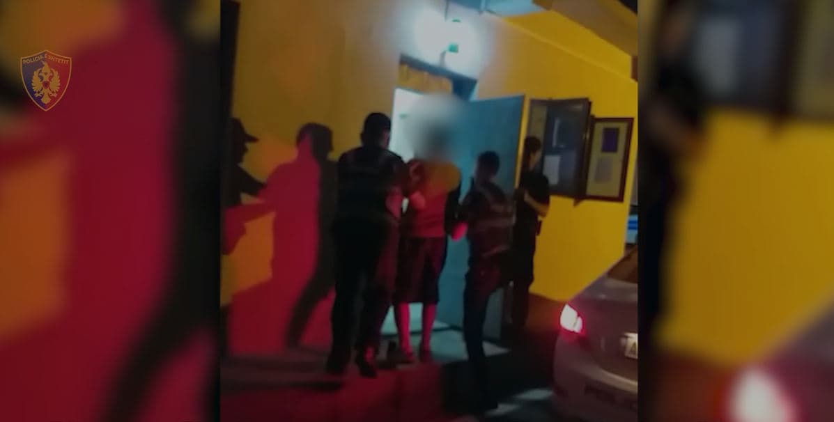 Mbante armë në banesë, pranga një personi në Elbasan 