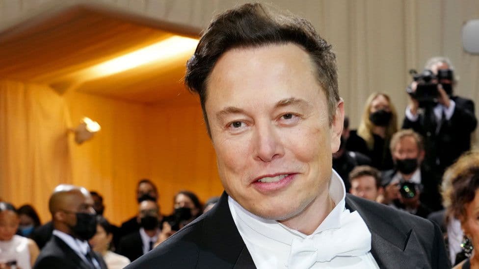 Tesla shiti shumicën e Bitcoin