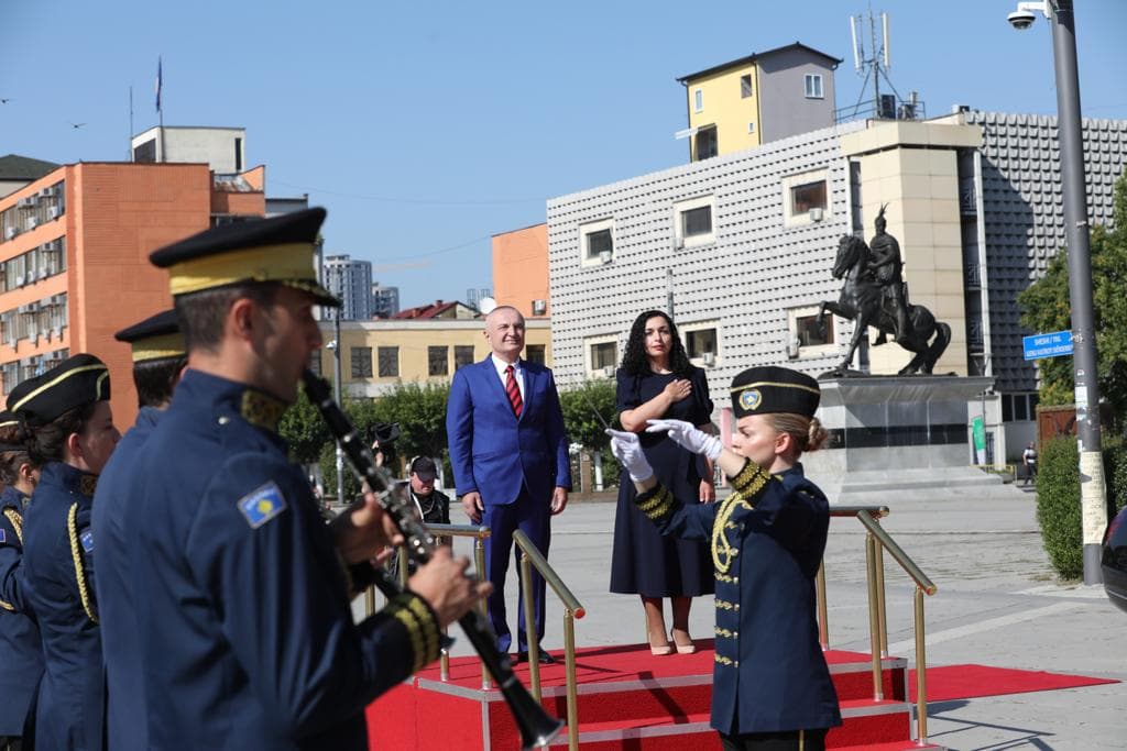 Meta në vizitën e fundit si President në Kosovë, pritet nga Osmani
