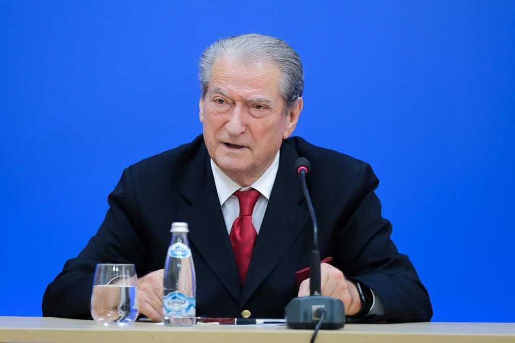 Rezoluta kundër raportit të Dik Martit / Berisha: Parlamenti i Shqipërisë ishte dje Parlamenti i një republike vasale të Serbisë