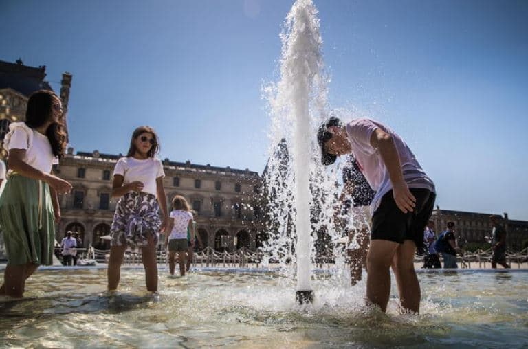 Paris/ 150 euro gjobë për bizneset që mbajnë dyert hapur dhe kondicionerët ndezur