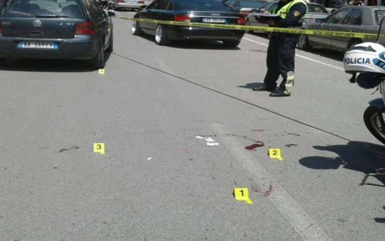 Përplasen dy makina në aksin rrugor Pogradec-Qafë Thanë, plagoset pasagjerja
