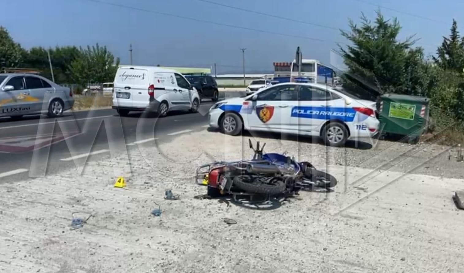 Makina përplas motorin në Lezhë, plagoset një person (VIDEO)