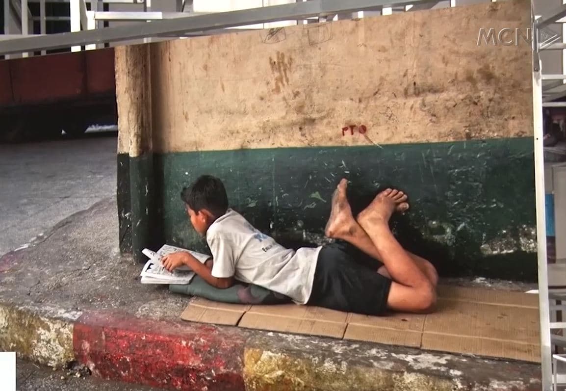 "Duke lexuar", ekspozita nga Steve McCurry pret vizitorët në ‘COD’ (VIDEO)