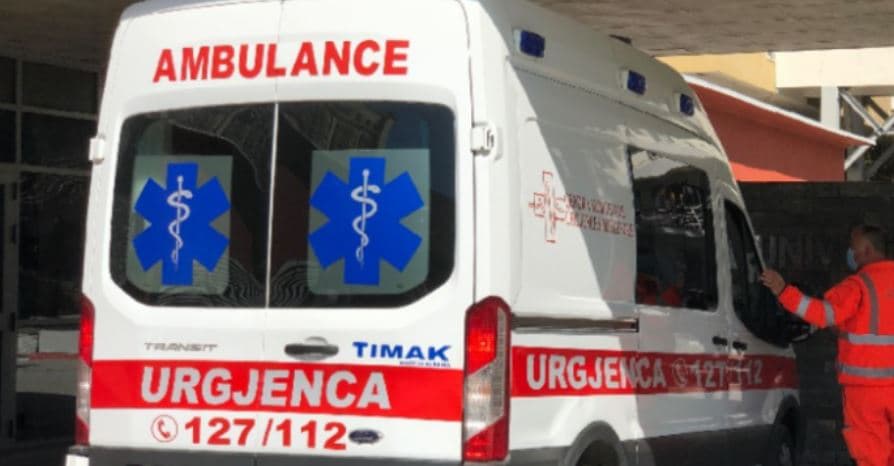 Bie nga kati i dytë i banesës një fëmijë 4 vjeç në Sarandë, niset drejt spitalit të Traumës