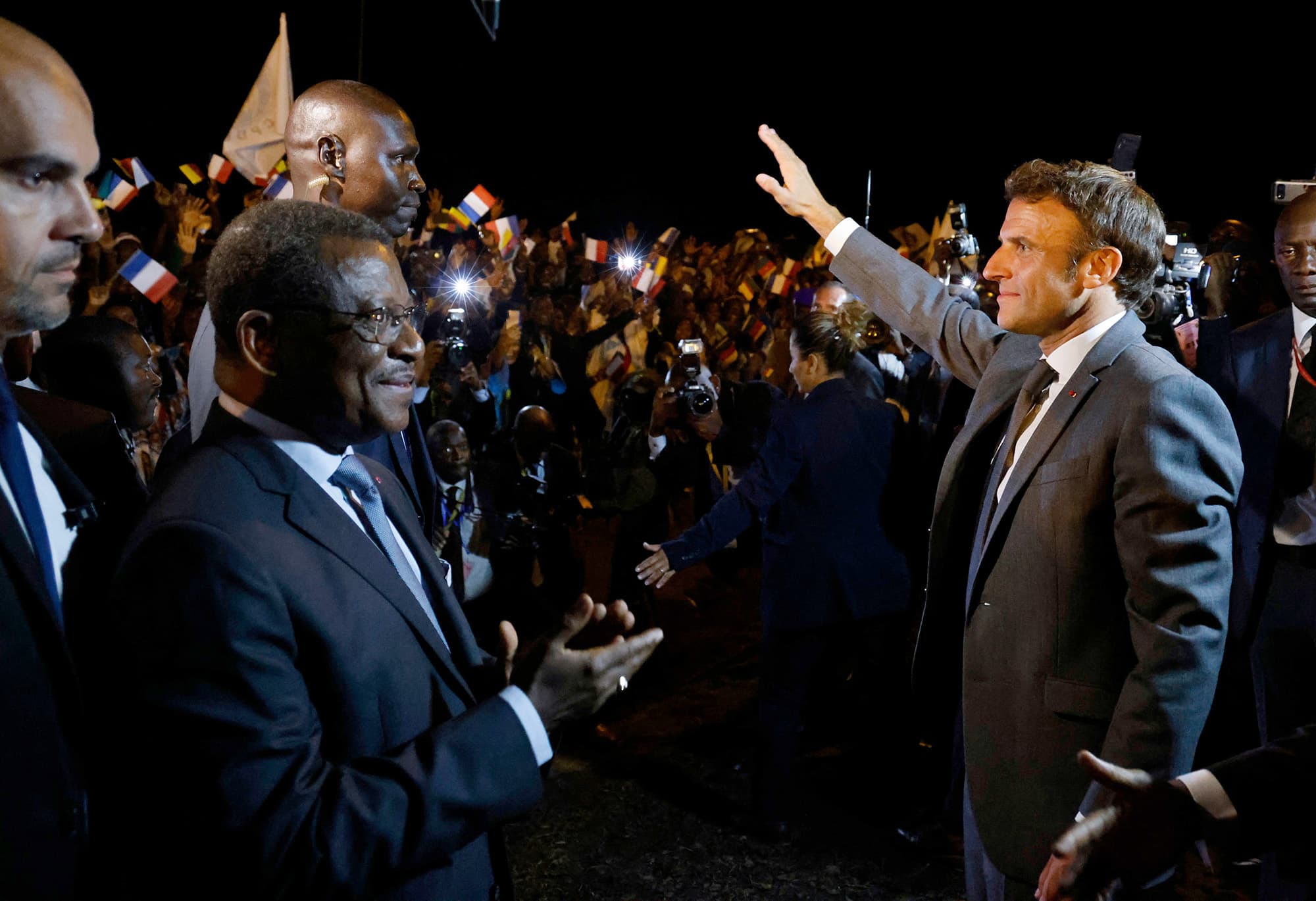 Macron turne në Afrikë, në fokus të diskutime kriza ushqimore