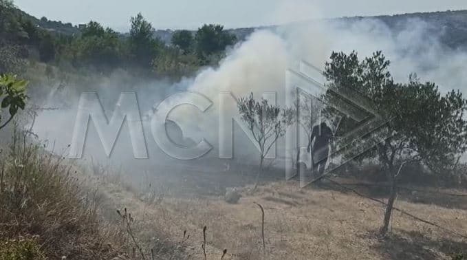 Përfshihet nga flakët stalla e bagëtive në Lezhë (Video)