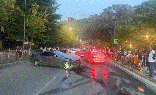 Përplasen dy makina në Berat, plagosen shoferët