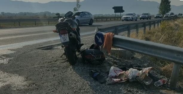 Video/ Përplasen dy motoçikleta në Lezhë, plagosen 3 persona