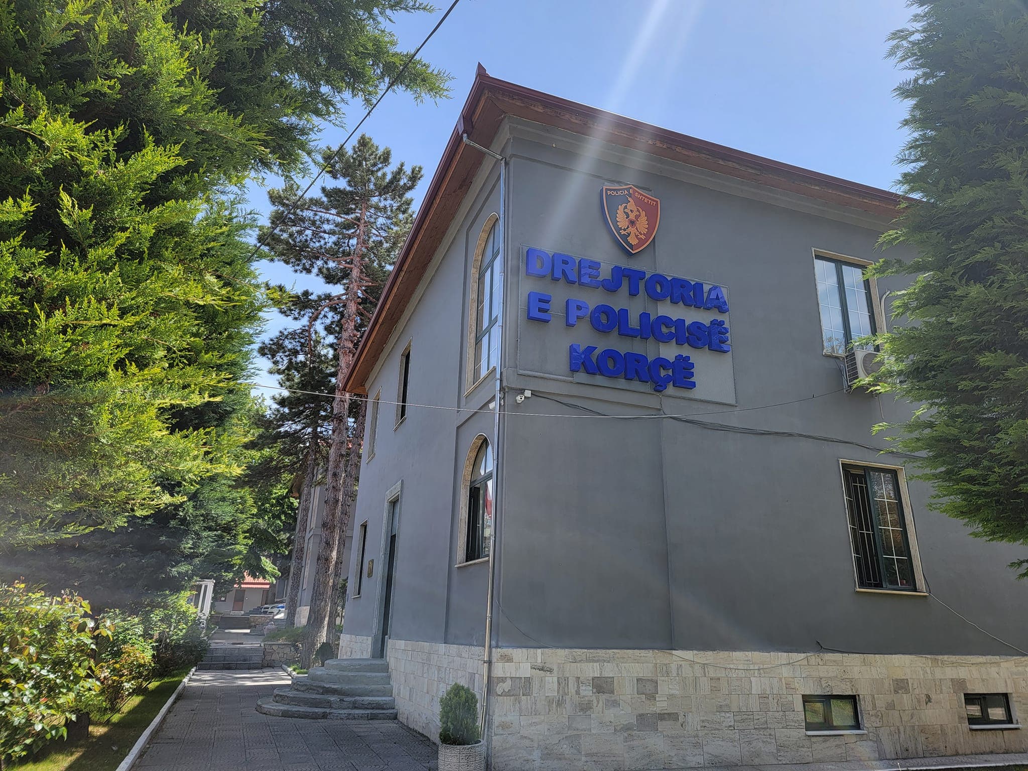 Në kërkim për drogë, vihen në pranga dy persona në Korçë
