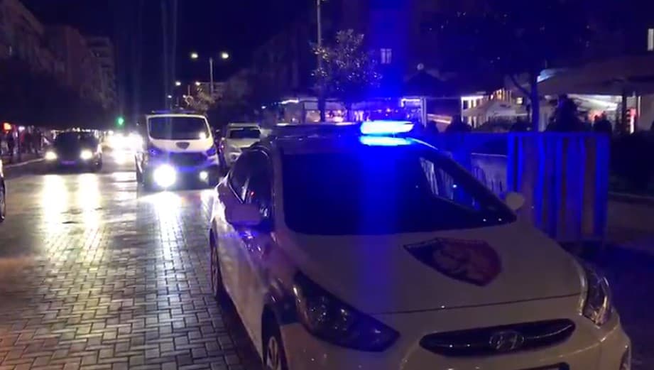 Sherr mes të rinjve në Elbasan, merret peng një person