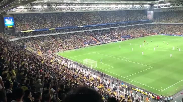 Kënduan emrin e Putinit ndaj skuadrës ukrainase, UEFA nis hetimin për tifozët e Fenerbahce