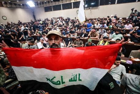 Irak, protestuesit pushtojnë Parlamentin