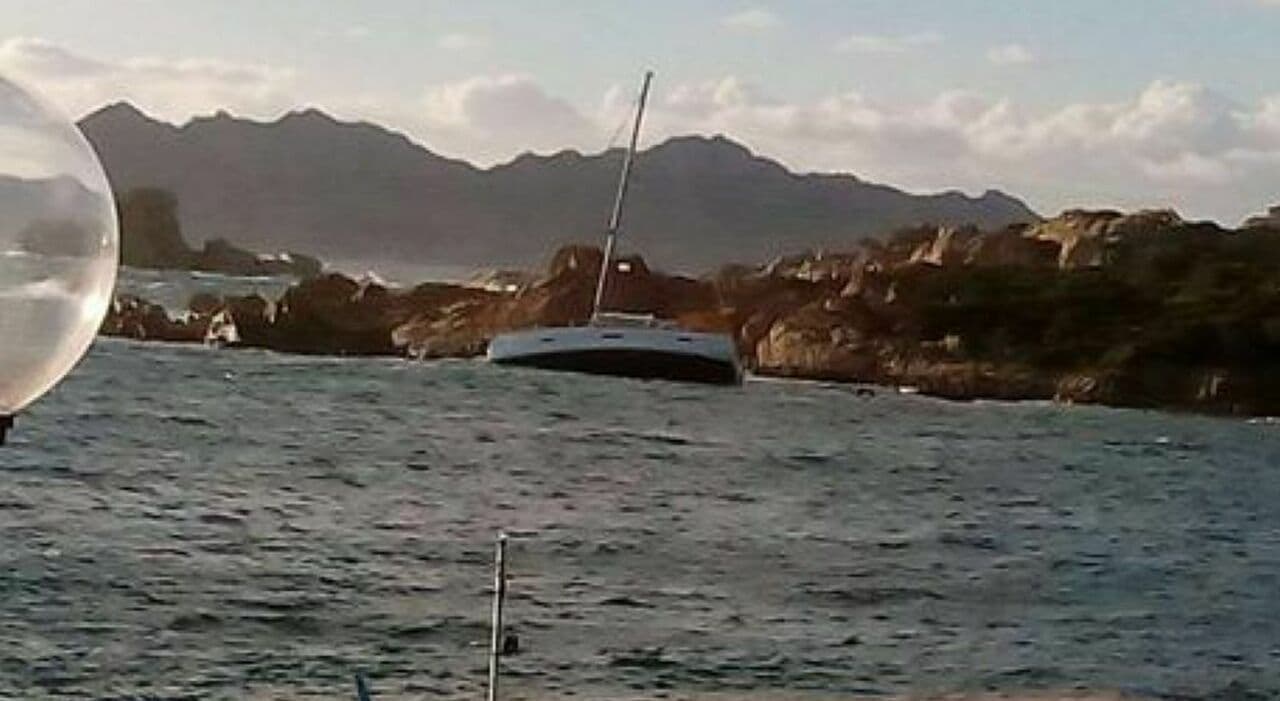 Jahti përplaset me shkëmbinjtë në brigjet italiane, një i vdekur dhe 6 të plagosur