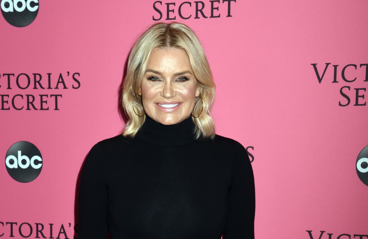 Yolanda Hadid rikthehet në Instagram pasi luftoi me depresionin dhe rikthimin e sëmundjes Lyme