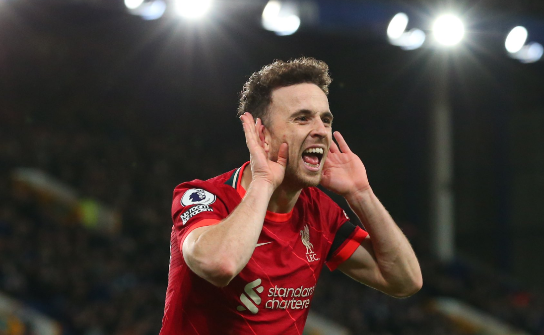 Zyrtare, Liverpool rinovon me sulmuesin