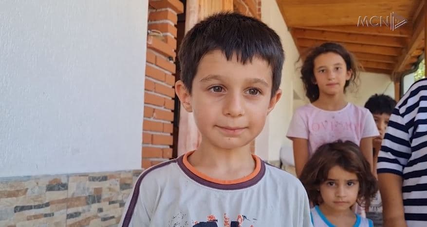 Fëmijët “ushqejnë” prindërit/ Historia e familjes me 11 anëtarë në Lushnje (VIDEO)