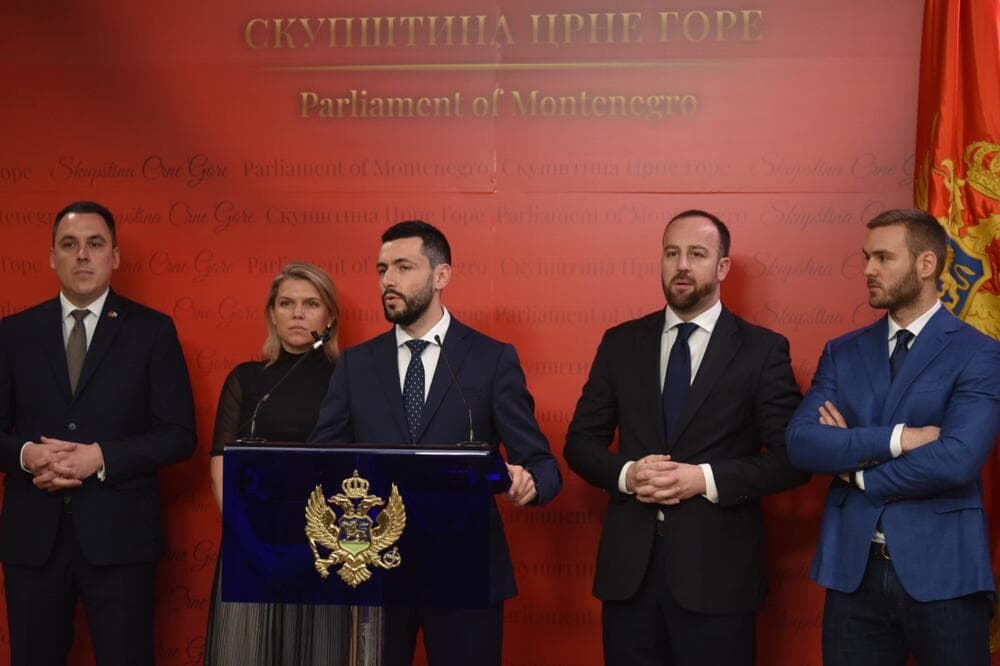 Marrëveshja me Kishën Serbe/ Opozita dorëzon mocionin për rrëzimin e qeverisë së Abazoviç