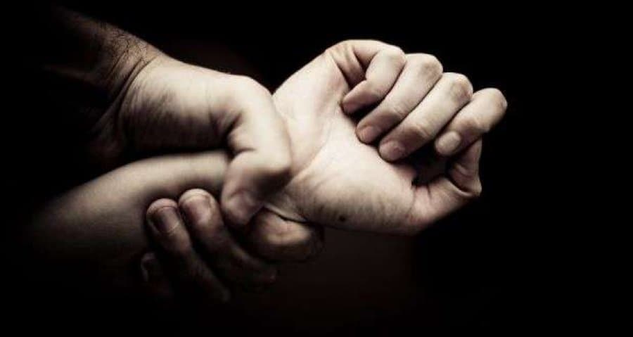 Dhunë ndaj gruas në sy të fëmijëve, pranga kryefamiljarit në Berat