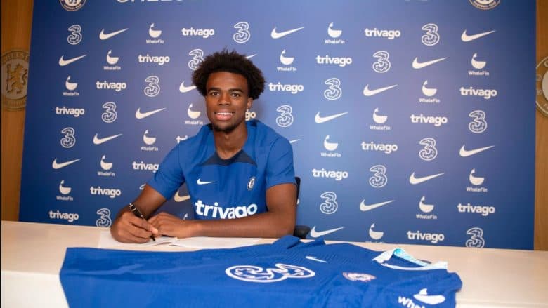 Zyrtare, Chelsea firmos me mesfushorin 18-vjeçar
