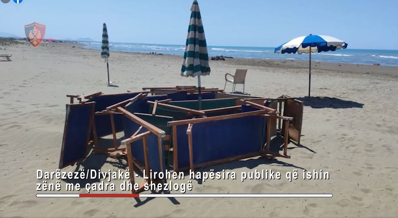  Aksion policior në plazhin e Darzezës dhe Divjakës, hiqen çadra e shezlongje pa leje