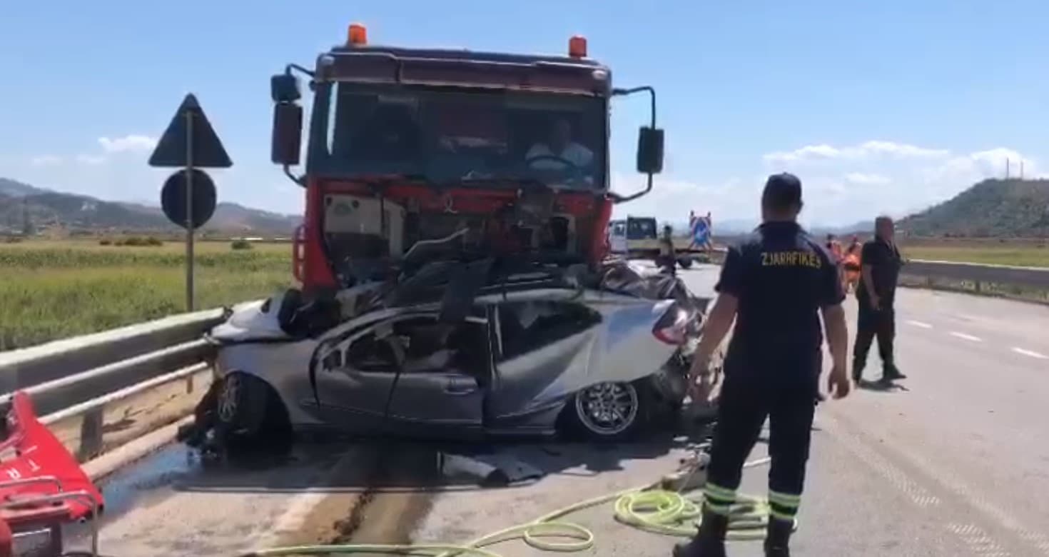 Kamioni përplaset me “Benz”-in, ndërron jetë drejtuesi i mjetit 