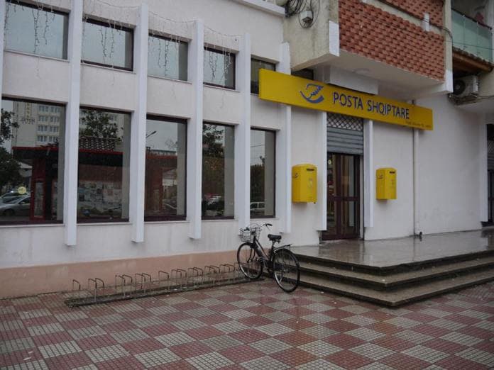 Vodhën pensionet e qytetarëve, arrestohen punonjësit e postës