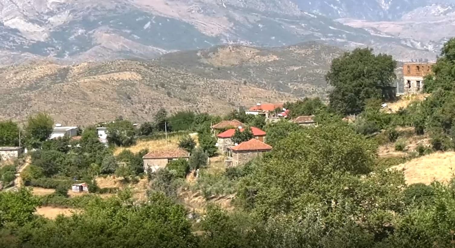 Dhoksati, fshati i “harruar” nga pushteti (VIDEO)