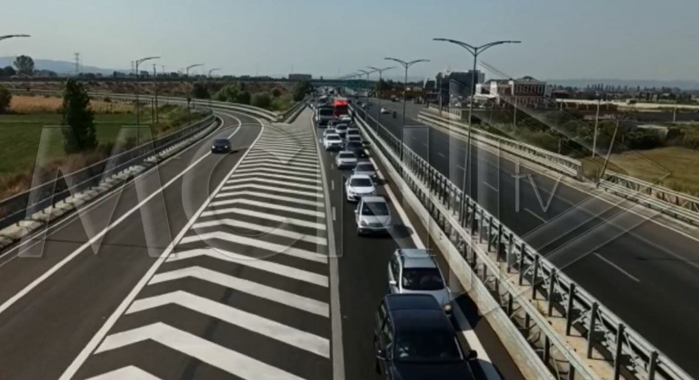 Fluks i pushuesve nga Kosova/ “Paralizohet” trafiku nga Miloti në drejtim të Lezhës (VIDEO)