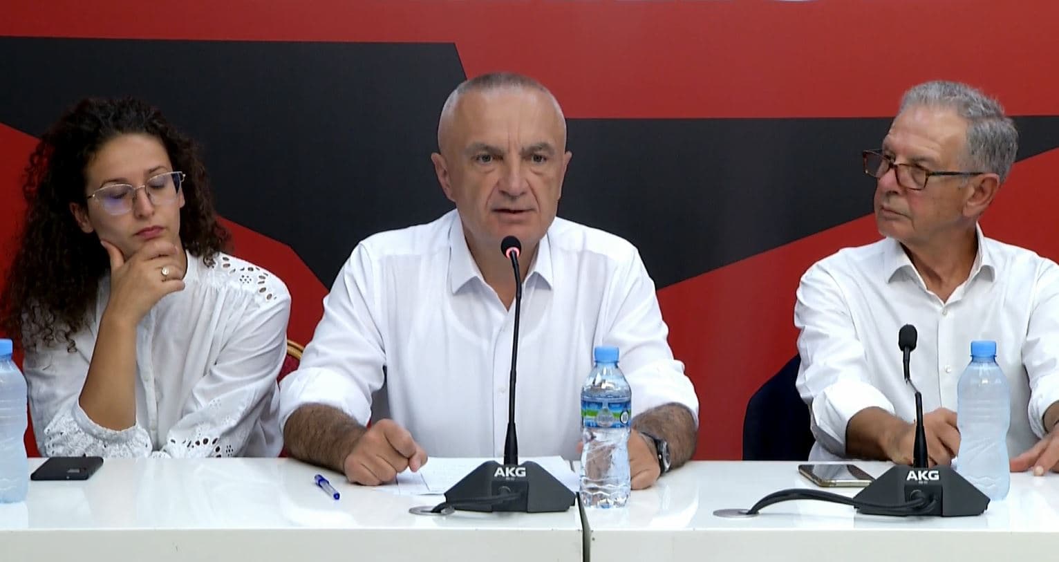 “Tirana një mal betoni, ka hak për të marrë”, Meta paralajmëron Ramën: Do përfundosh me policin te dera!