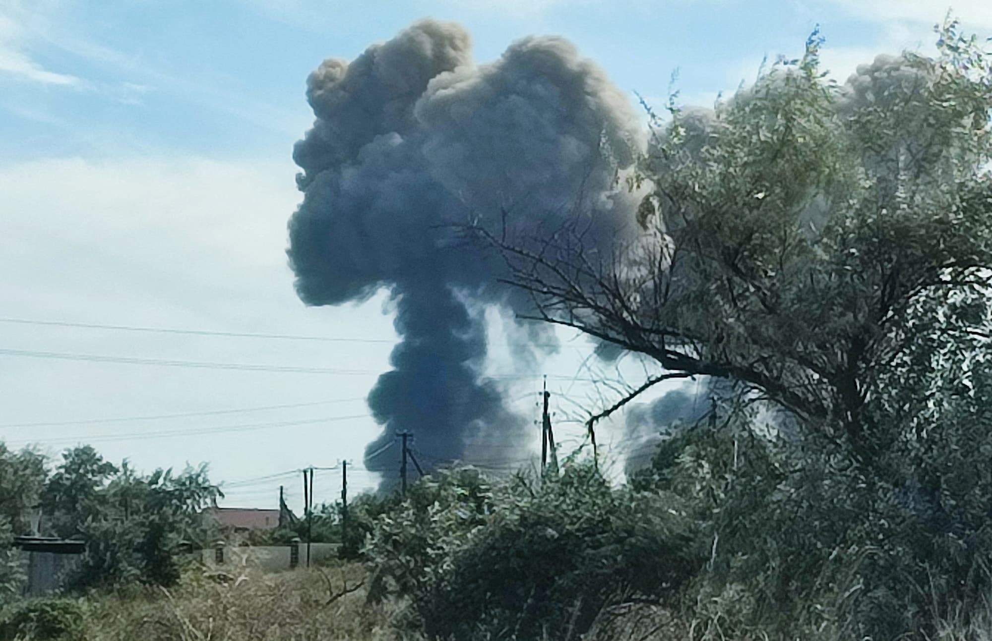 Shpërthime në bazën ajrore ruse në Krime, 13 të plagosur