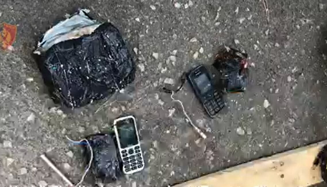 Video/ Shiste mina me telekomandë të montuara me eksploziv, në pranga 35-vjeçari