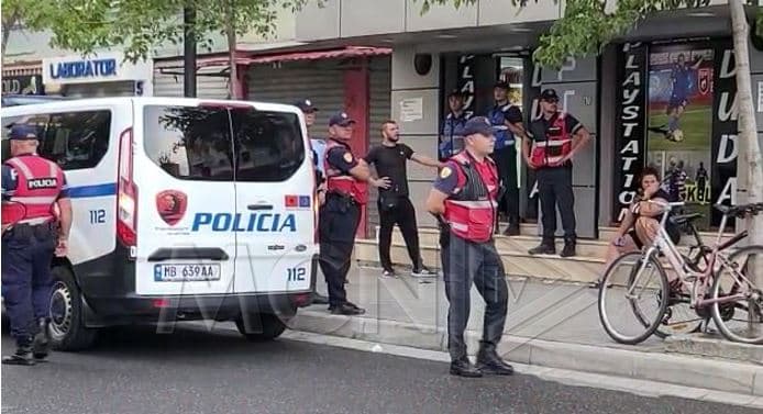  Sherr me thika në Elbasan/ Plagoset 23-vjeçari, arrestohet autori