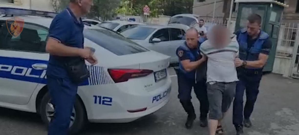 IMT shkon t’i shembë shtëpinë, kryefamiljari plagos me armë punonjësin 