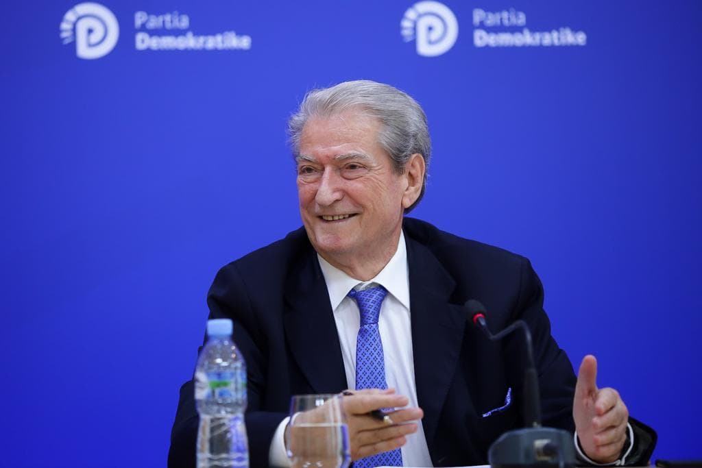 Berisha: Rama noton në eurot e naftës kontrabandë, afera e Portit të Durrësit 4 miliardë euro