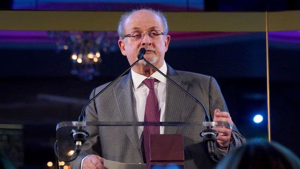   Agjenti i shkrimtarit: Salman Rushdie në ventilator dhe i paaftë për të folur