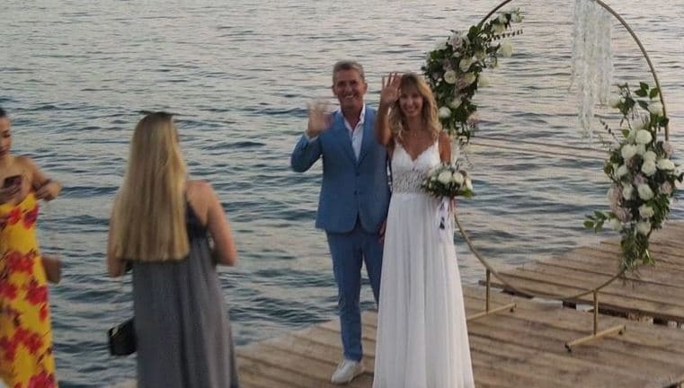 Një ruse martohet me një ukrainas në ishullin e Lesbos: Bëni dashuri, jo luftë