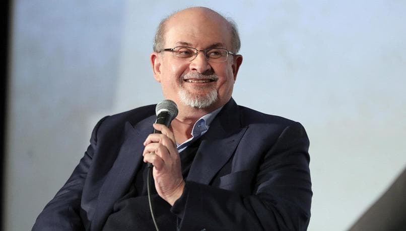 Përmirësohet gjendja shëndetësore e Salman Rushdie, shkrimtari flet me hetuesit