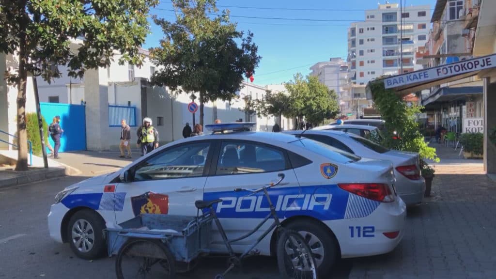 Sekuestrohet makina me targa të vjedhura, shpallet në kërkim pronari i servisit