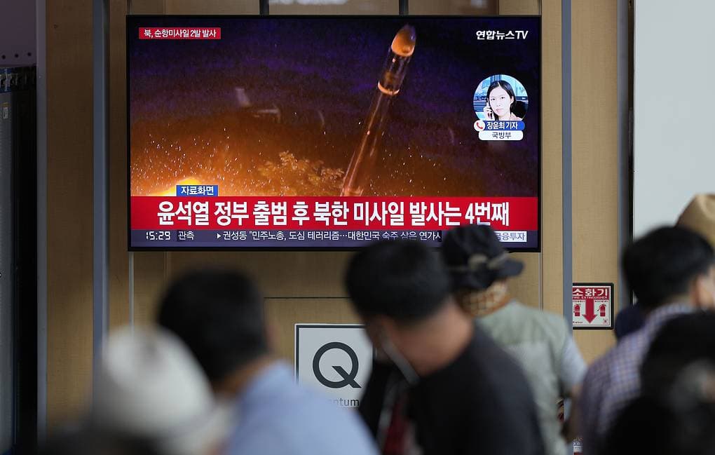 Koreja e Veriut lëshon dy raketa në Detin e Verdhë