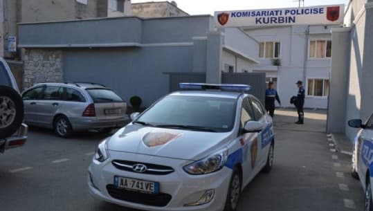 I vodhi varësen me dhunë shtetasit, në pranga 27-vjeçari/ Procedohet edhe babai i të grabiturit